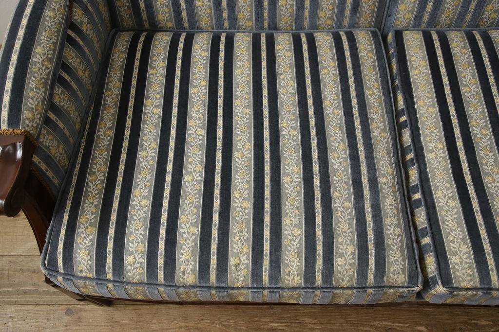 中古　美品　神戸洋家具　メープル不二屋　優雅な佇まいが魅力的な2人掛けソファ(ラウンジソファ、二人掛け、2P)(R-058566)