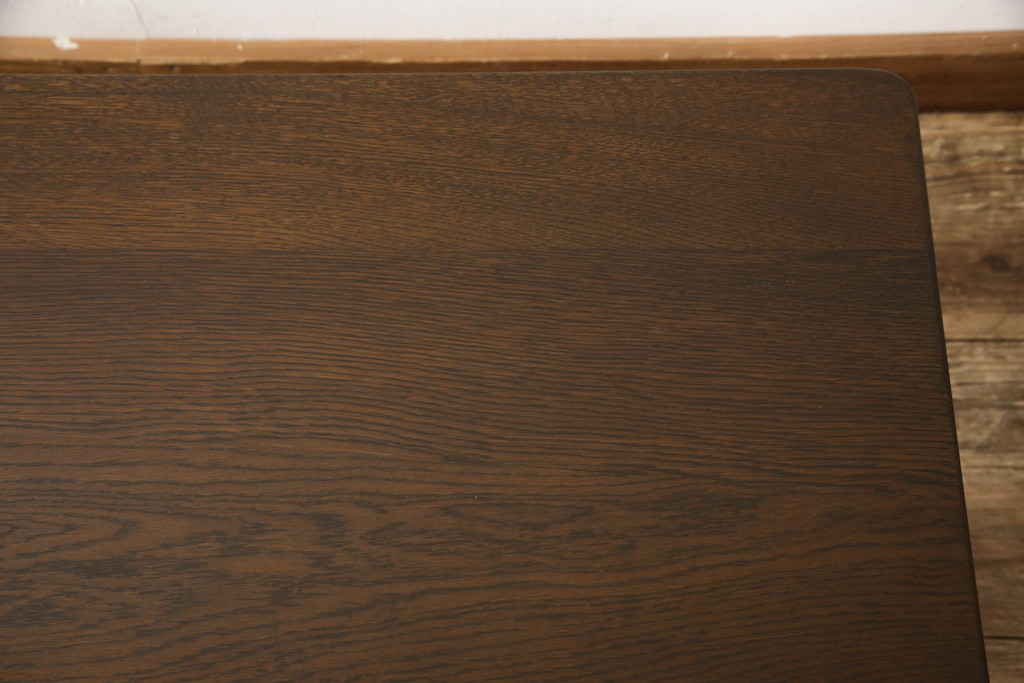 中古　横浜クラシック家具　ノックオンウッド(knockonwood)　挽き物の脚が気品を感じさせるサイドテーブル(定価約22万円)(作業台、リビングテーブル、センターテーブル)(R-055473)