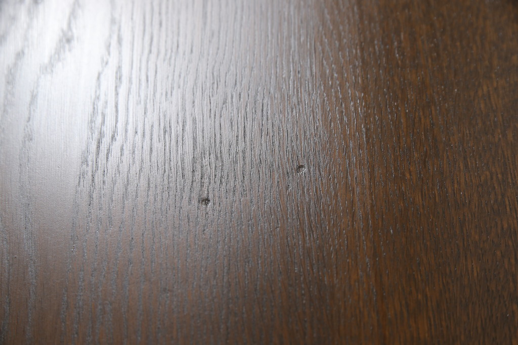 中古　横浜クラシック家具　ノックオンウッド(knockonwood)　挽き物の脚が気品を感じさせるサイドテーブル(定価約22万円)(作業台、リビングテーブル、センターテーブル)(R-055473)