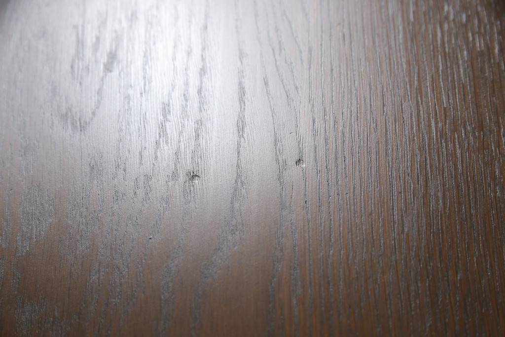 中古　横浜クラシック家具　ノックオンウッド(knockonwood)　挽き物の脚が気品を感じさせるサイドテーブル(定価約22万円)(作業台、リビングテーブル、センターテーブル)(R-055473)
