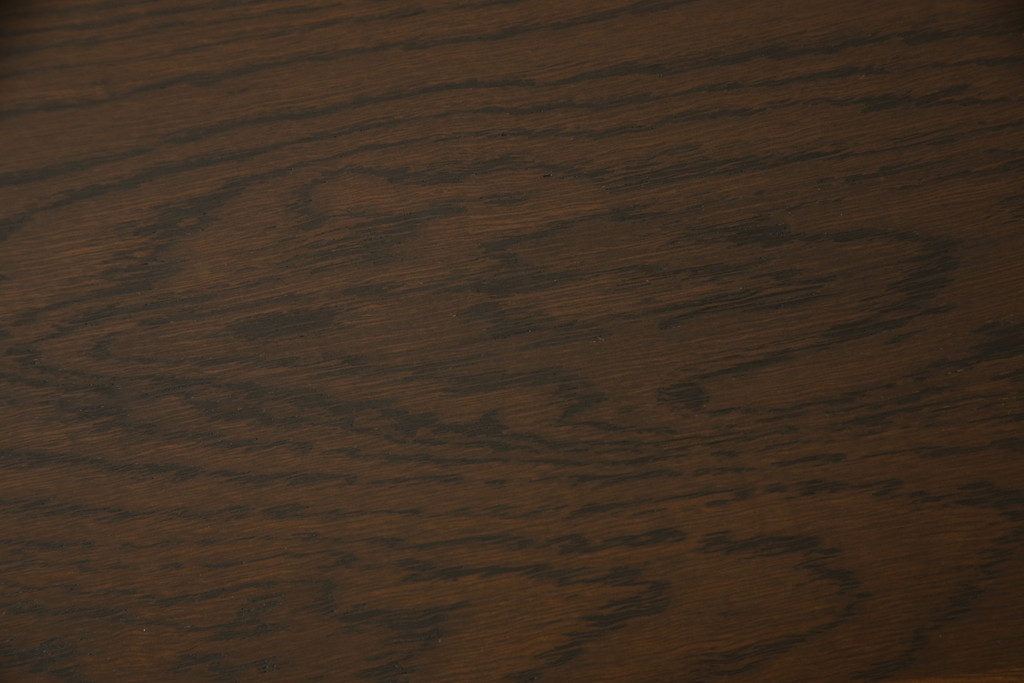 中古　横浜クラシック家具　ノックオンウッド(knockonwood)　挽き物の脚が気品を感じさせるサイドテーブル(定価約22万円)(作業台、リビングテーブル、センターテーブル)(R-055473)