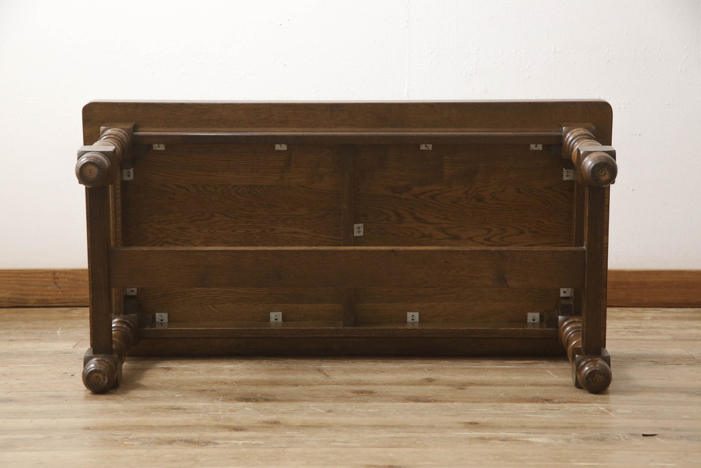 中古　横浜クラシック家具　ノックオンウッド(knockonwood)　挽き物の脚が気品を感じさせるサイドテーブル(定価約22万円)(作業台、リビングテーブル、センターテーブル)(R-055473)