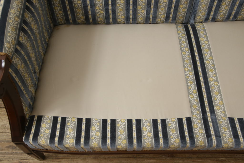 中古　美品　神戸洋家具　メープル不二屋　優雅な佇まいが魅力的な2人掛けソファ(ラウンジソファ、二人掛け、2P)(R-058566)