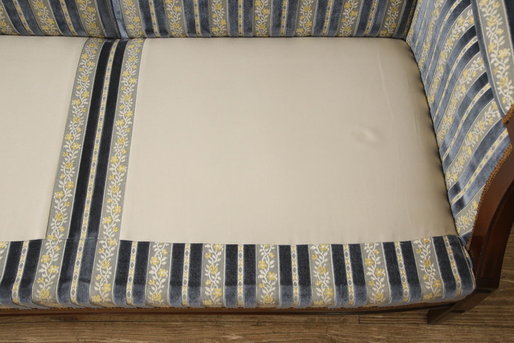 中古　美品　神戸洋家具　メープル不二屋　優雅な佇まいが魅力的な2人掛けソファ(ラウンジソファ、二人掛け、2P)(R-058566)