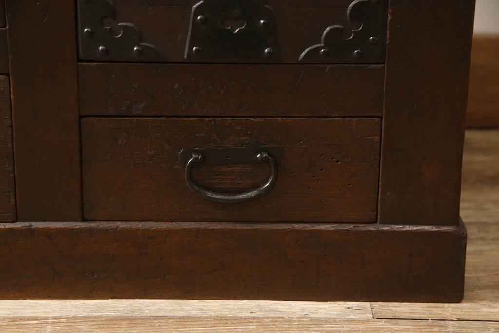 和製アンティーク　明治期　檜(ヒノキ)材　横桟引き戸の美濃帳場箪笥(収納棚、戸棚、時代箪笥、和タンス)(R-062018)