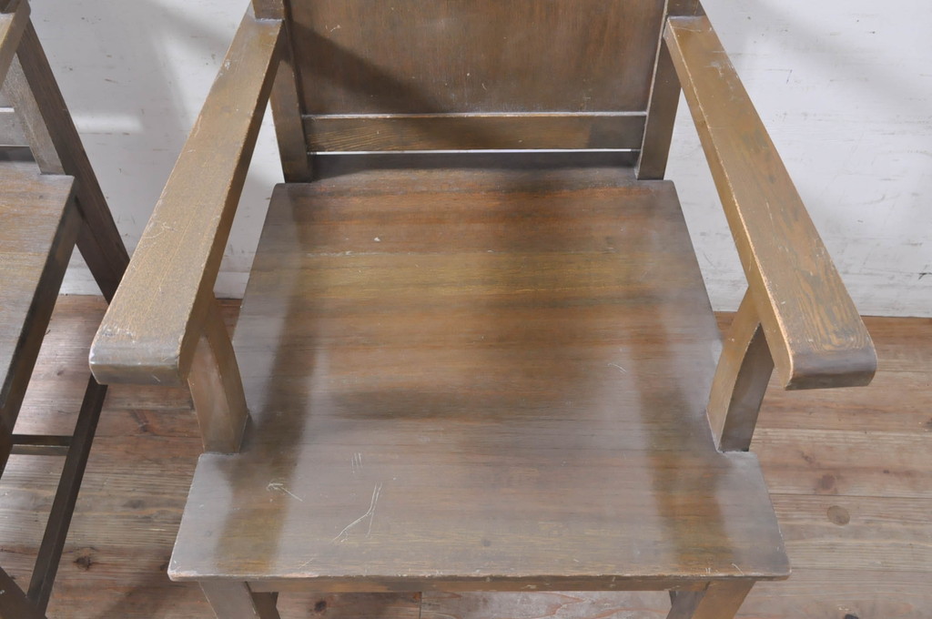 和製アンティーク　タモ材　ラワン材　ノスタルジックな雰囲気漂う古い教会のアームチェア2脚セット(チャーチチェア、ダイニングチェア、板座チェア、椅子、イス)(R-071466)