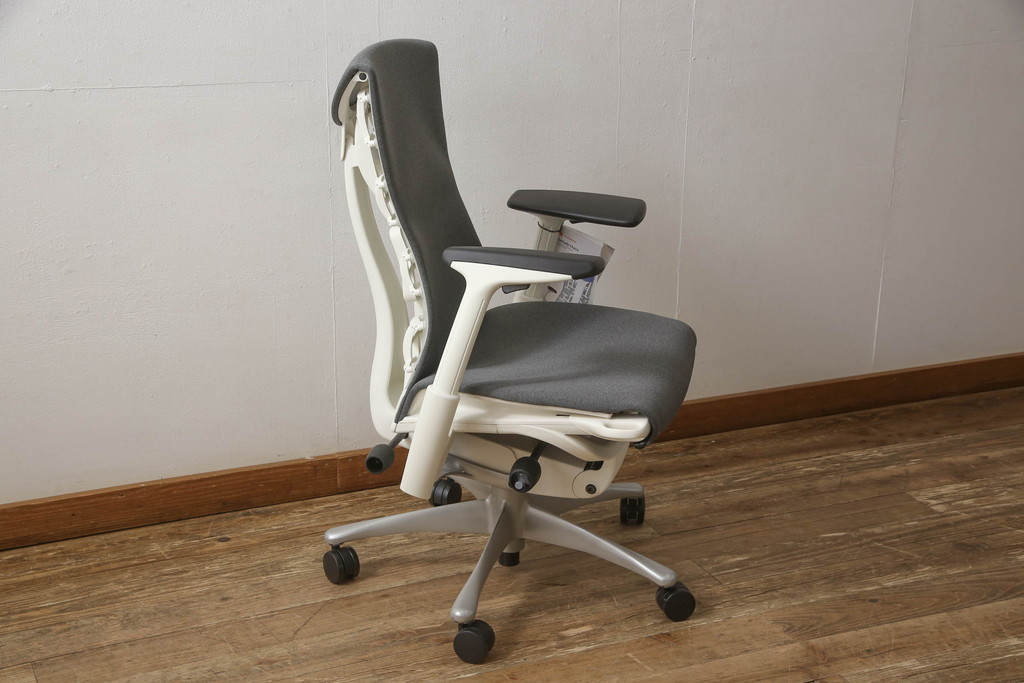 中古　極美品　Herman Miller(ハーマンミラー)　Embody Chairs　Bill Stumpf・Jeff Weber　ホワイトフレームがお洒落!座り心地を追求したエンボディチェア(ゲーミングチェア、オフィスチェア、アームチェア、ワークチェア、ビル・スタンフ、ジェフ・ウェバー)(定価約25万円)(R-065415)