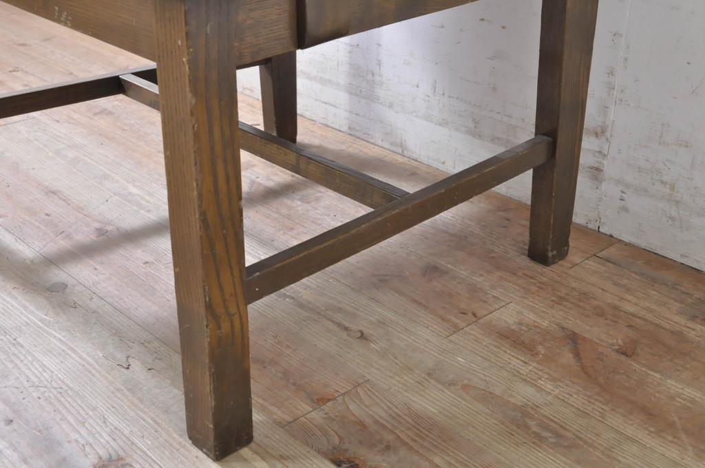 和製アンティーク　タモ材　ラワン材　ノスタルジックな雰囲気漂う古い教会のアームチェア(チャーチチェア、ダイニングチェア、板座チェア、椅子、イス)(R-071467)