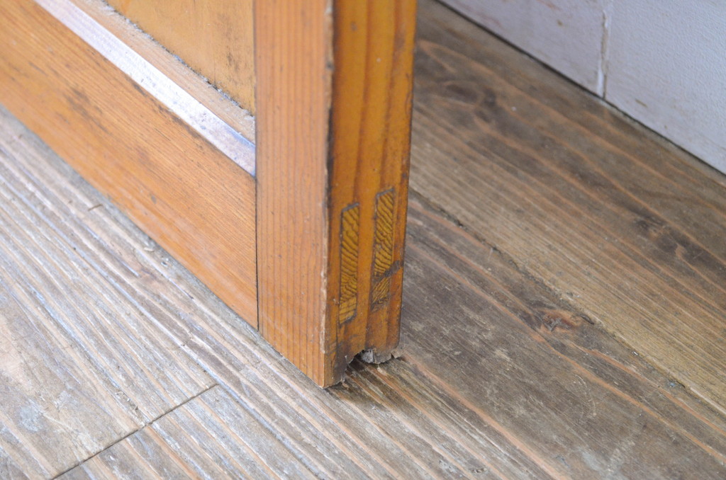 レトロ建具　昭和レトロ　どこか懐かしい雰囲気を感じるモールガラス入り引き戸1枚(ガラス戸)(R-064589)