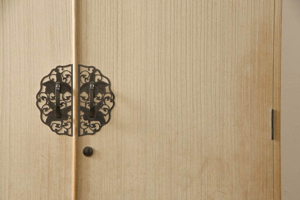 中古　国産　職人手造り　透かしの金具が素敵な総桐箪笥(並厚、総桐たんす、着物箪笥、和タンス、衣装箪笥)(R-059933)