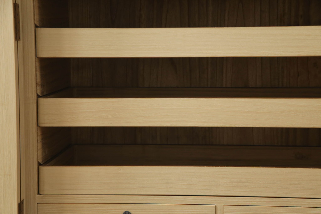 中古　名門　東京日本橋　美術家具　「菊座桑引手」で有名な西谷製の高級桐箪笥(並厚、和タンス、衣装箪笥、桐たんす、着物箪笥、衣装盆、引き出し、チェスト)(R-071823)