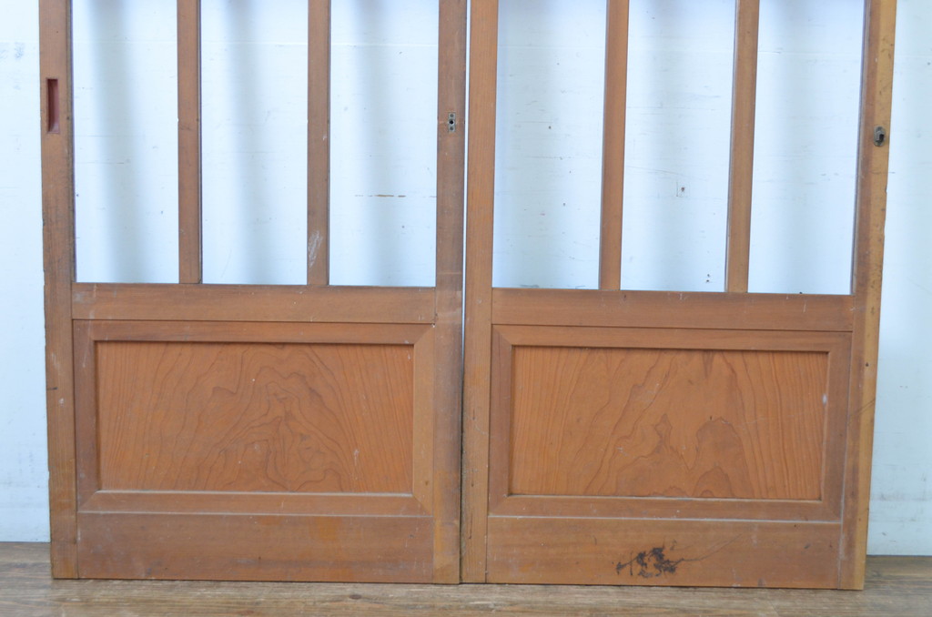 アンティーク建具　ガラス入り　経年による風合いが味わい深い幅狭玄関戸2枚セット(ガラス戸、引き戸)(R-064620)