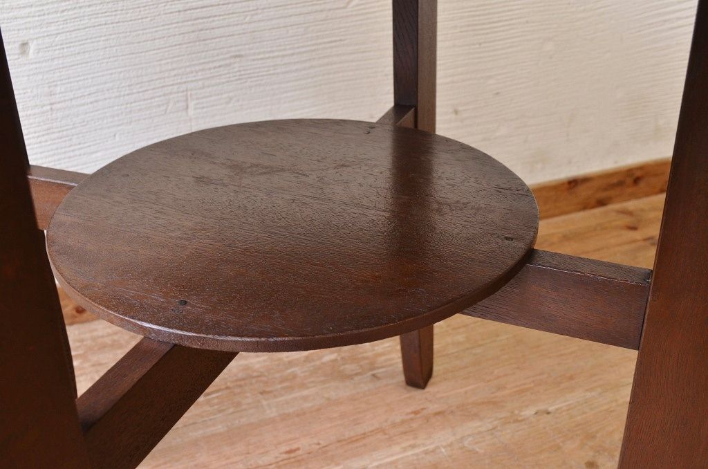 アンティーク家具　素敵なデザイン!大振りなカフェテーブル