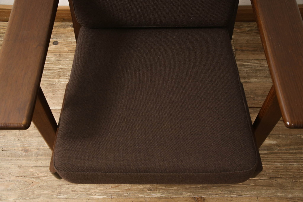 デンマークビンテージ　GETAMA(ゲタマ)　Hans J Wegner(ハンス・J・ウェグナー)　GE290　オーク材　くつろぎの空間を演出するアームチェア(椅子、イス、1P、一人掛けソファ、1人掛けソファ、ヴィンテージ、北欧)(R-062535)