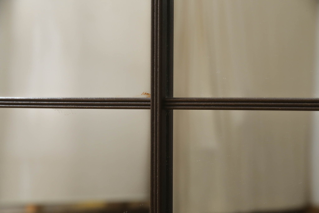 中古　イギリス輸入家具　窓のようなデザインが魅力的なウォールミラー(壁掛け鏡)(R-058524)