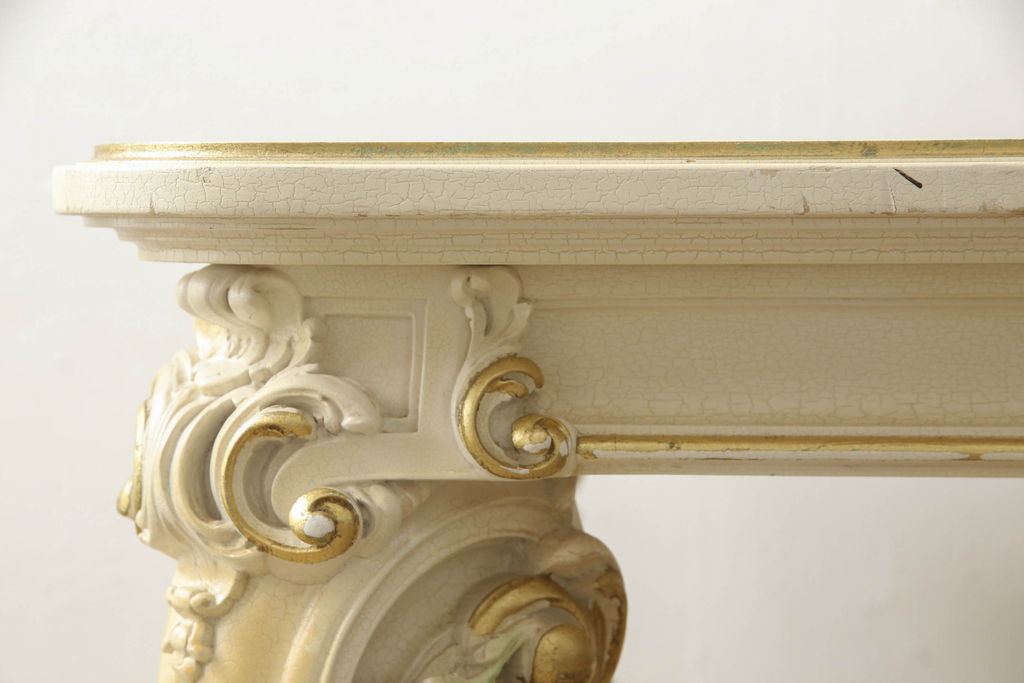 中古　イタリア高級家具　SILIK(シリック)　ロココ調　細部まで凝った装飾が目を引くダイニングテーブル(4人掛け、6人掛け)(R-060054)