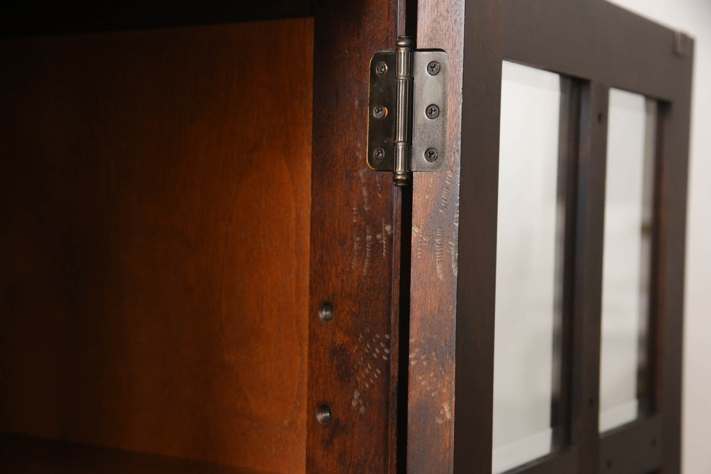 中古　美品　北海道民芸家具　上質なつくりとクラシカルな佇まいが素敵な本箱(ブックケース、収納棚、サイドキャビネット、飾り棚)(R-054943)