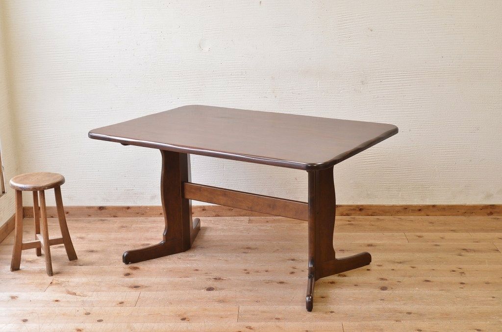 中古　カリモクダイニングテーブル