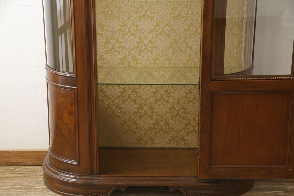 中古　美品　イタリア高級家具　クラシカルな雰囲気を醸し出すキャビネット(キュリオケース、チャイナキャビネット、コレクションケース、ガラスケース)(R-055429)