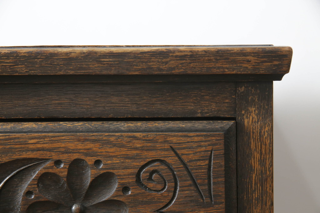 和製ビンテージ　神戸洋家具　細やかな彫刻が素晴らしいチェスト(引き出し、洋服タンス、ヴィンテージ、ぺザントアート)(R-071596)