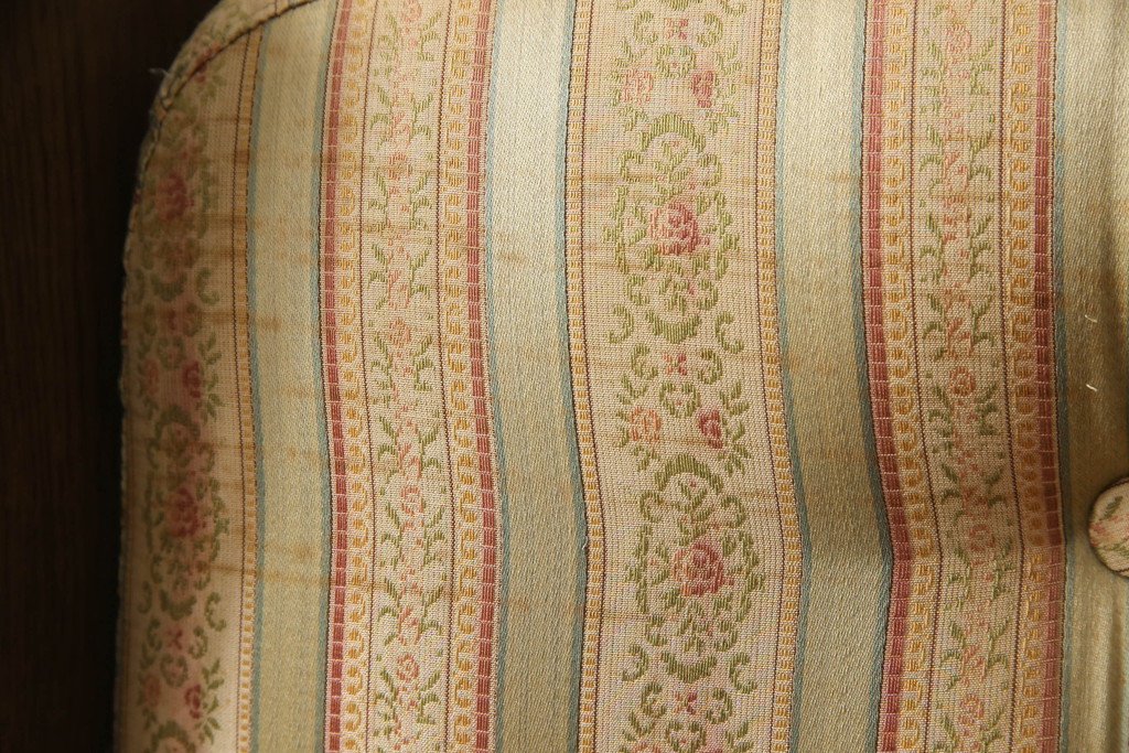 中古　横浜クラシック家具　ノックオンウッド(knockonwood)　コロニアルシリーズ(Hand Made)　英国の伝統スタイルであるウィングバックが印象的な1人掛けソファ(定価約31万円)(ウイングバック、ウィングチェア、1P、アームチェア、一人掛け)(R-055505)