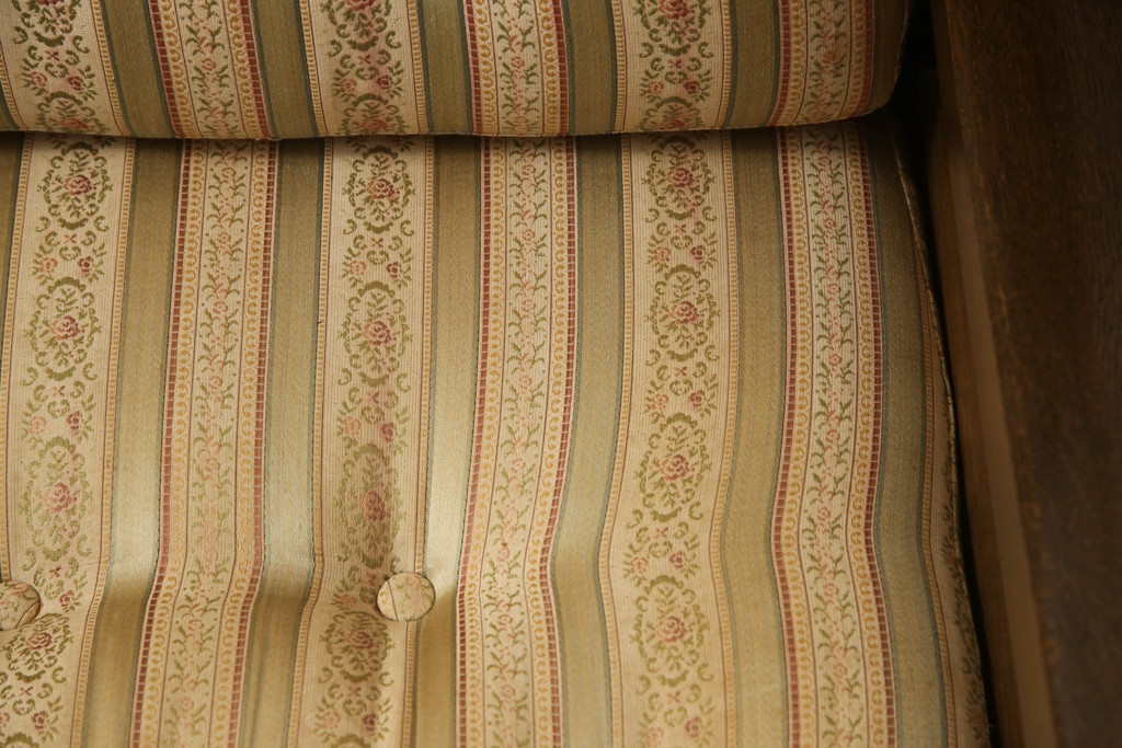 中古　横浜クラシック家具　ノックオンウッド(knockonwood)　コロニアルシリーズ(Hand Made)　英国の伝統スタイルであるウィングバックが印象的な1人掛けソファ(定価約31万円)(ウイングバック、ウィングチェア、1P、アームチェア、一人掛け)(R-055505)