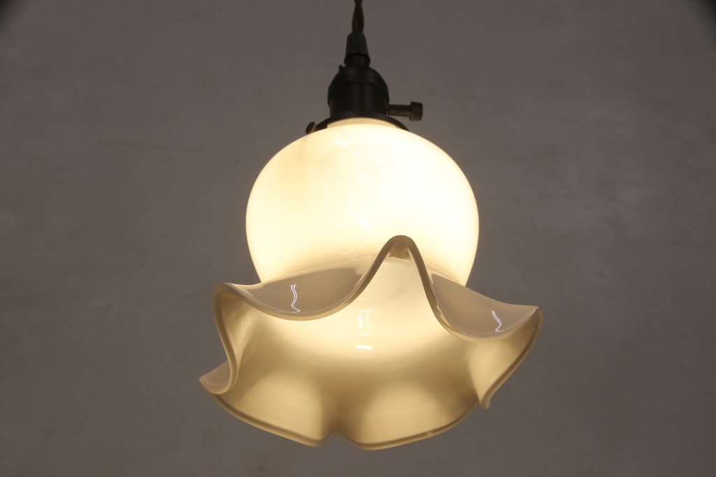 アンティーク照明　昭和中期　レトロな雰囲気を高めてくれるフリルシェードが魅力のペンダントライト(吊り下げ照明、天井照明)(R-054872)