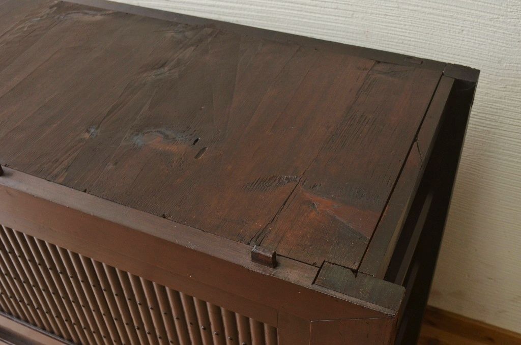 アンティーク家具　明治〜大正時代　丸桟引き戸の変わり型近江水屋箪笥