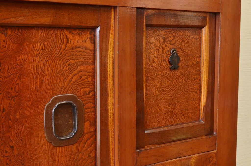 アンティーク家具　古民具　骨董　極上のコンディションの欅玉杢金沢水屋箪笥