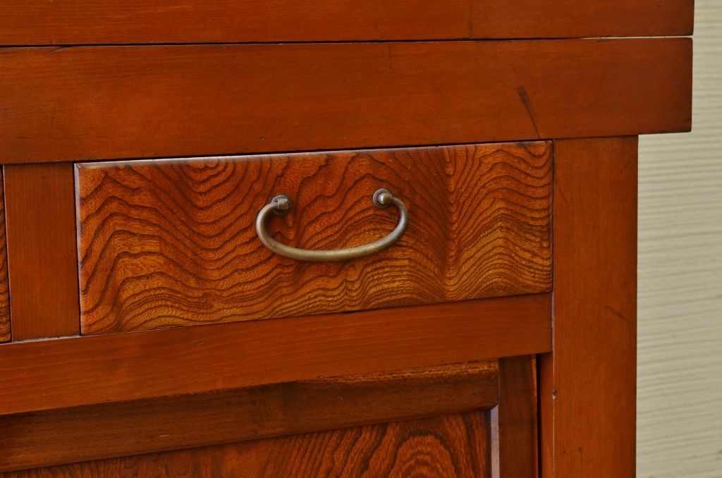 アンティーク家具　古民具　骨董　極上のコンディションの欅玉杢金沢水屋箪笥