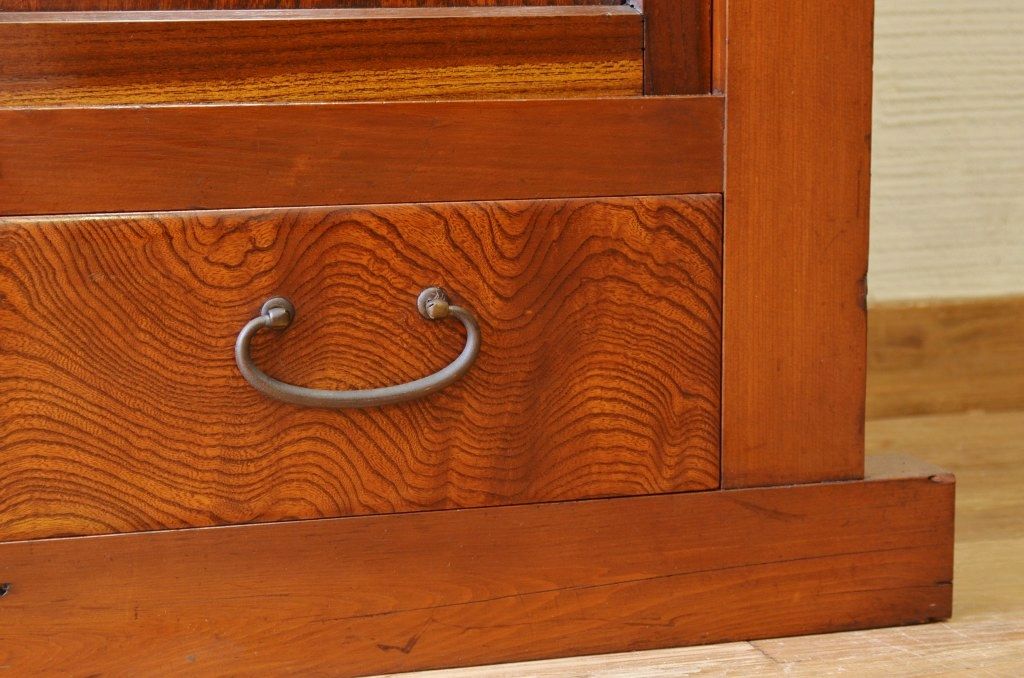 アンティーク家具　古民具　骨董　極上のコンディションの欅玉杢金沢水屋箪笥