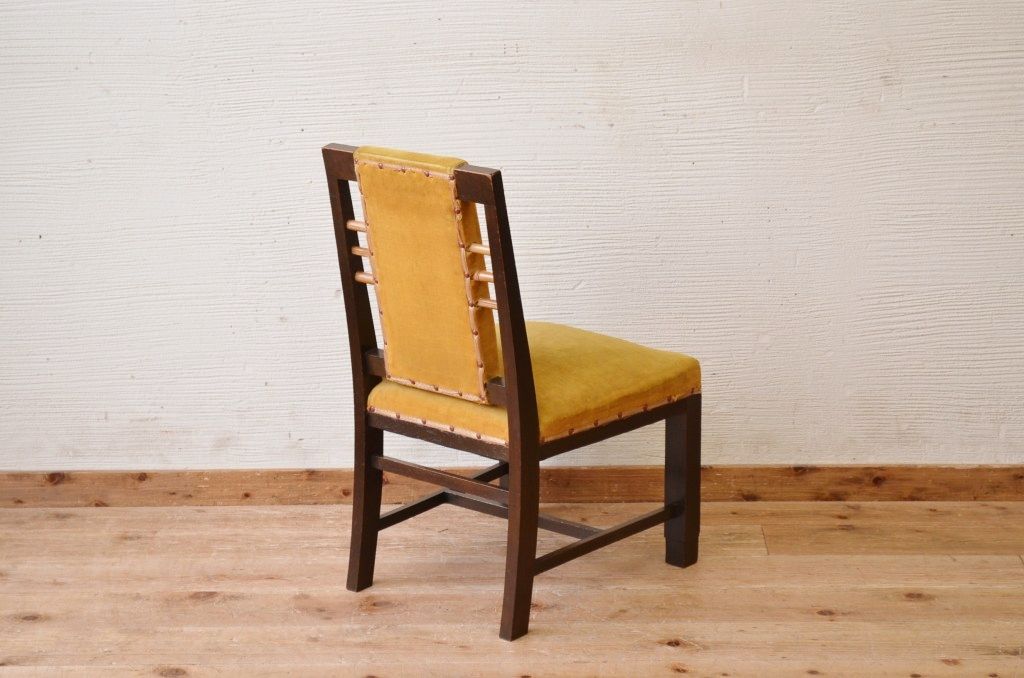 アンティーク家具　素敵なデザイン!古い写真館のシックな椅子(イス)