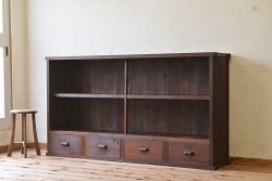 アンティーク家具　古い木の大振りな引き出し付き飾り棚