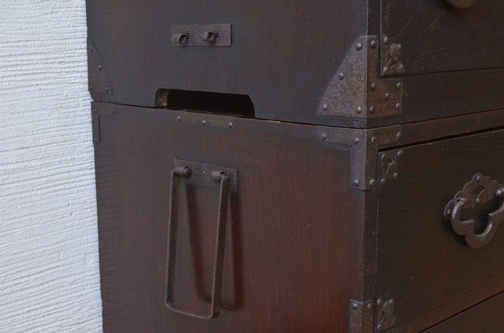 アンティーク家具　☆素敵な雰囲気!味のある蝶覆輪米沢箪笥