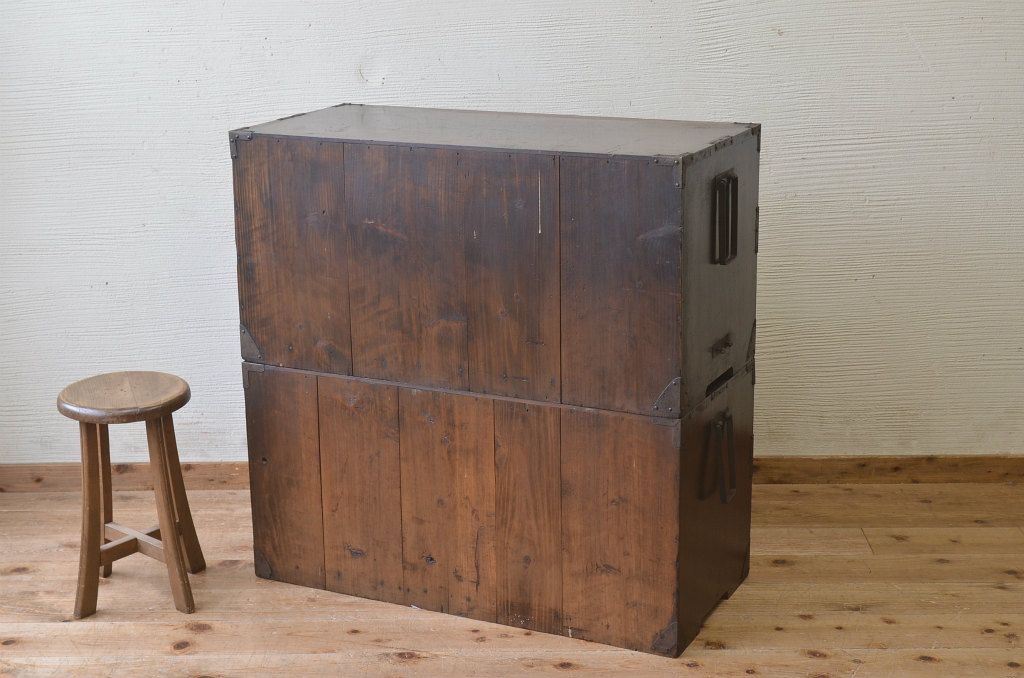アンティーク家具　☆素敵な雰囲気!味のある蝶覆輪米沢箪笥