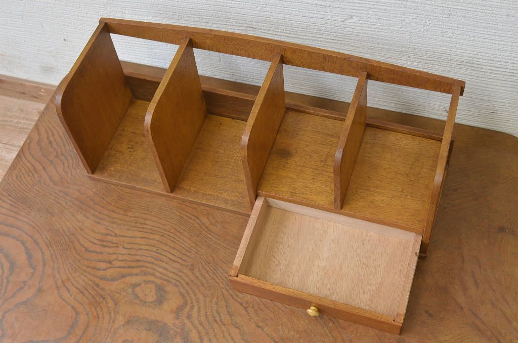 アンティーク雑貨　作りも良い卓上本立て