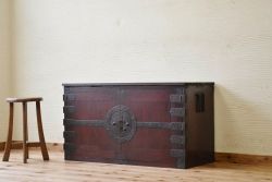 アンティーク家具　天板補強の観音開き時代箪笥ローボード