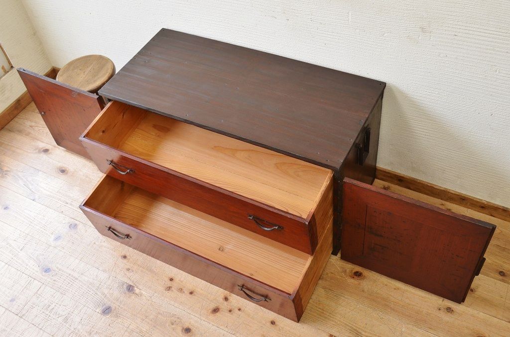 アンティーク家具　天板補強の観音開き時代箪笥ローボード