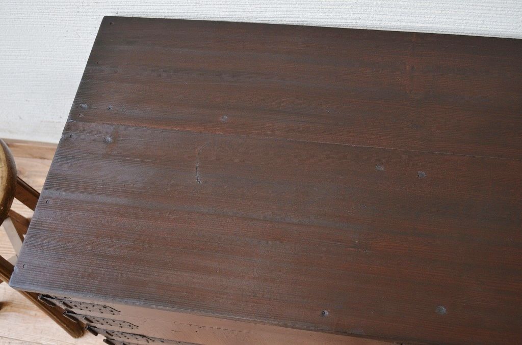 アンティーク家具　天板補強の観音開き時代箪笥ローボード