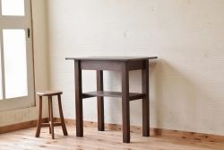 アンティーク家具　古い木のシンプルなアンティークサイドテーブル