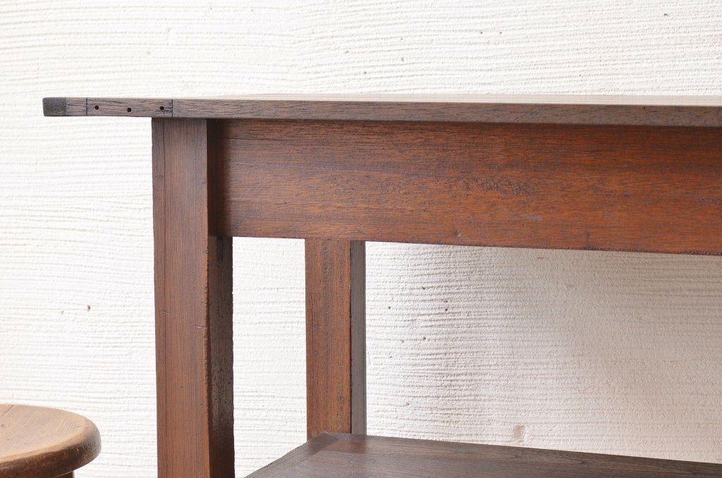 アンティーク家具　古い木のシンプルなアンティークサイドテーブル