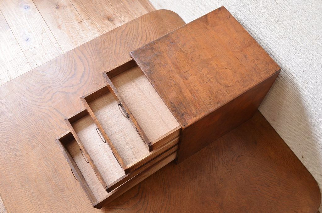 レトロ家具　レトロなデザインの小引き出し