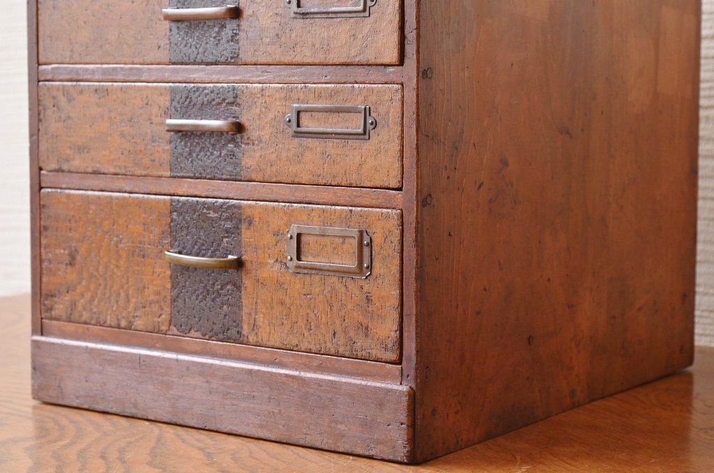 レトロ家具　レトロなデザインの小引き出し