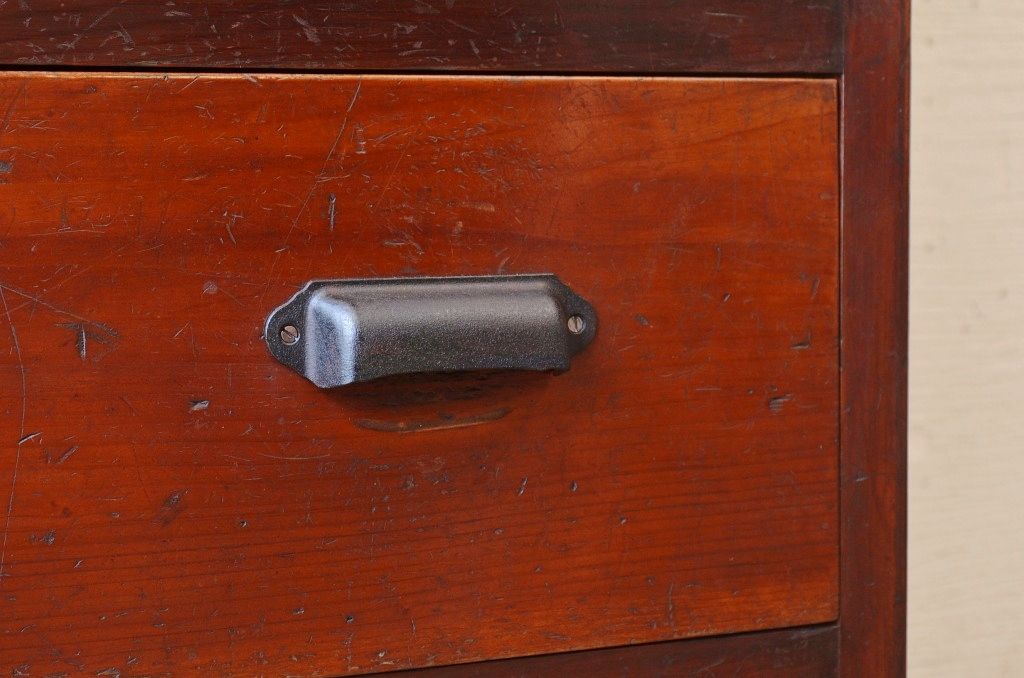 アンティーク家具　古い木のシンプルなアンティークチェスト