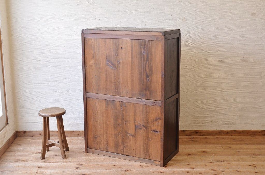 アンティーク家具　古い木のシンプルなアンティークチェスト