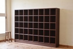 アンティーク家具　古い木の大きなマス目棚(収納棚、飾り棚)