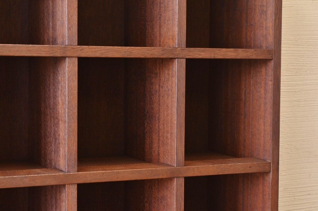 アンティーク家具　古い木の大きなマス目棚(収納棚、飾り棚)
