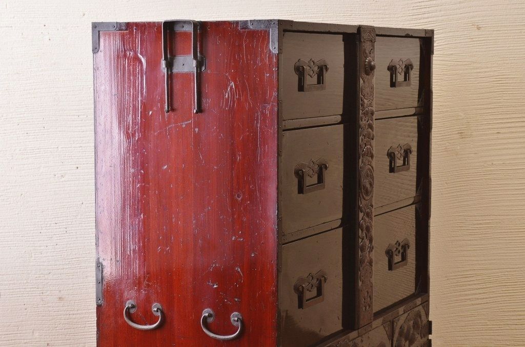 アンティーク家具　打ち出し金具の庄内箪笥