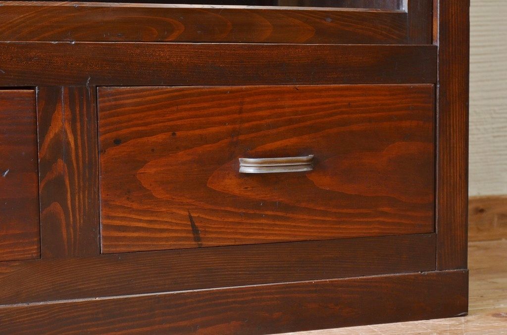 アンティーク家具　古い木のシンプルなアンティーク収納棚