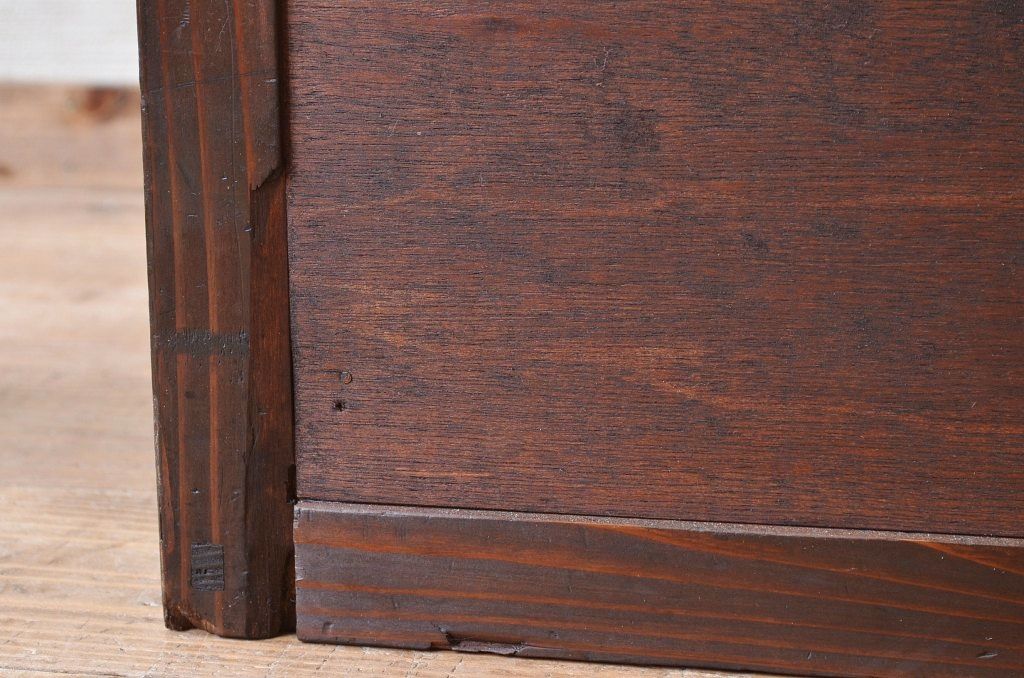 アンティーク家具　古い木のシンプルなアンティーク収納棚